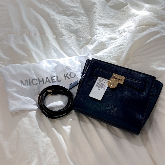 MICHAEL KORS HAMILTON LEATHER SLING BAG - Picture 2 of 2